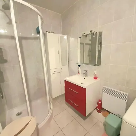 Apartament Spacieux T3 Idealement Situe Pres De La Et Des Commerces, Parking Privatif Inclus - Fr-1-324a-2